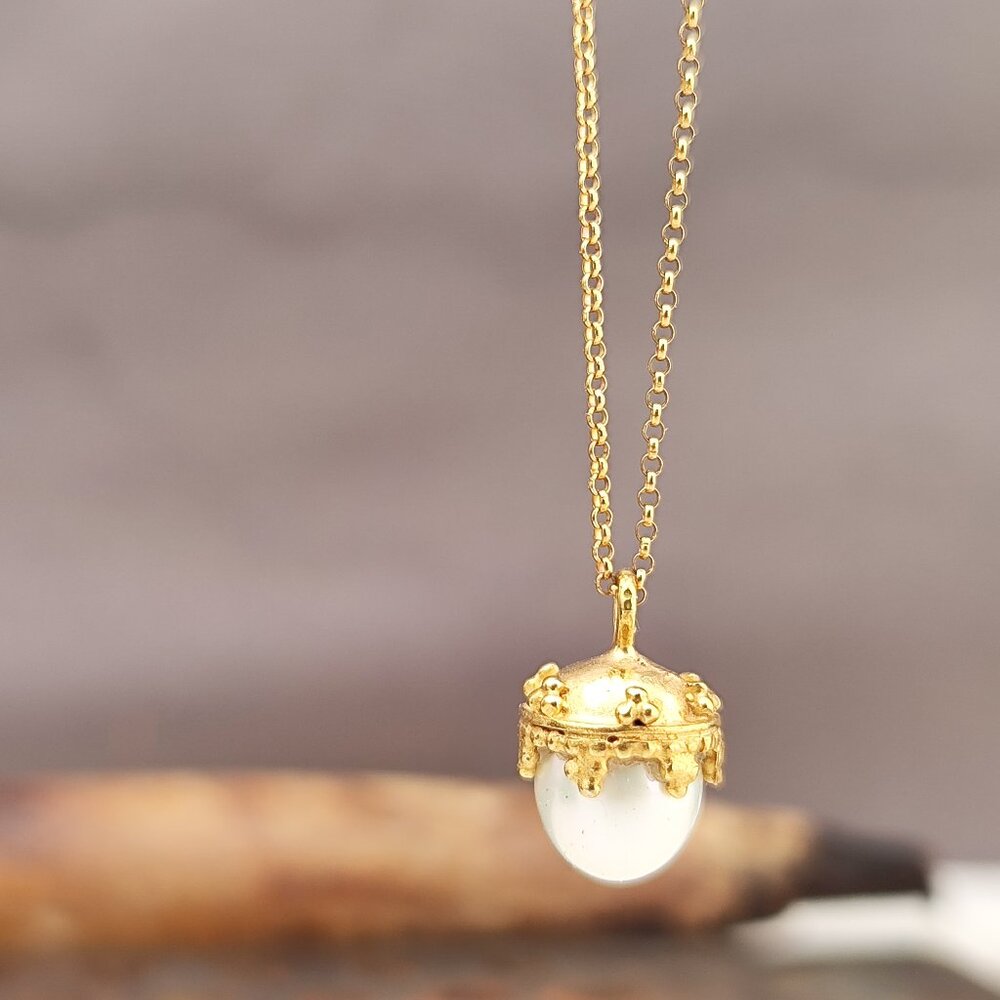 Pearl necklace. Necklace for women. 14 Karat solid yellow gold Pearl necklace .